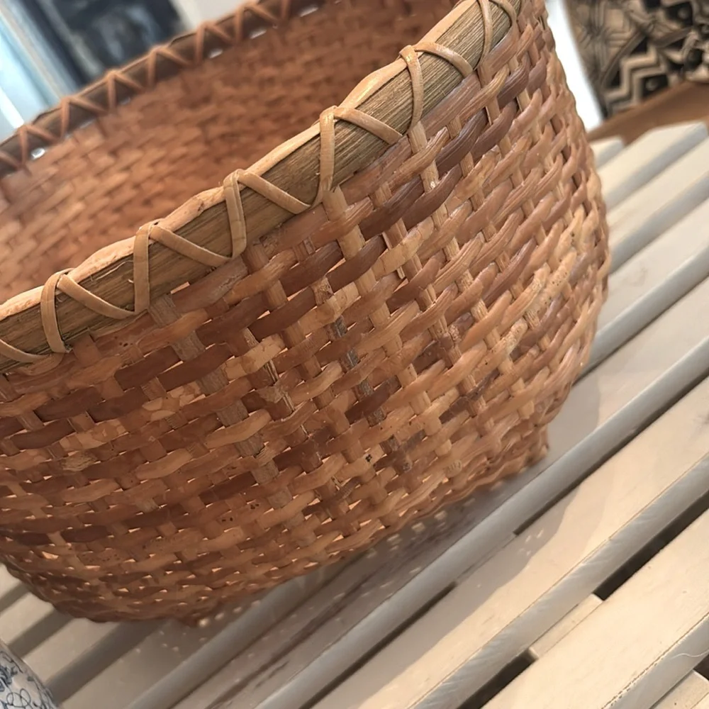 Vintage Handwoven Gathering Basket. 12.5”T 11”W Timeless | Neutral. EUC